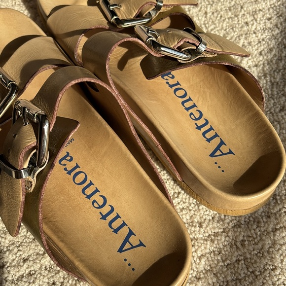 ANTENORA leather two toned sandals in Sz. 37 in like new condition-worn once - Picture 3 of 6